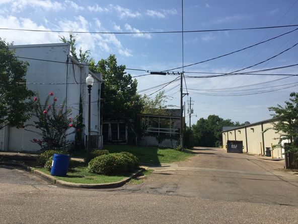 Cadence Bank Building: 293 Water Ave, Uniontown, AL 36786